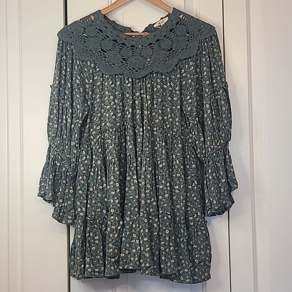 Ease Floral Print top with crochet-style collar Green Yellow Long Sleeve Size M